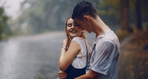 Ways-To-Get-Romantic-With-Your-Partner-This-Monsoon