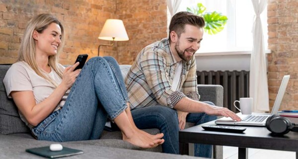 Cell phones ruining relationships