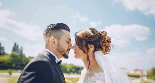 Who pays for the wedding