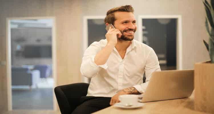 get a girl's attention online