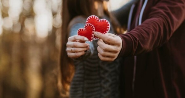signs his love is not real