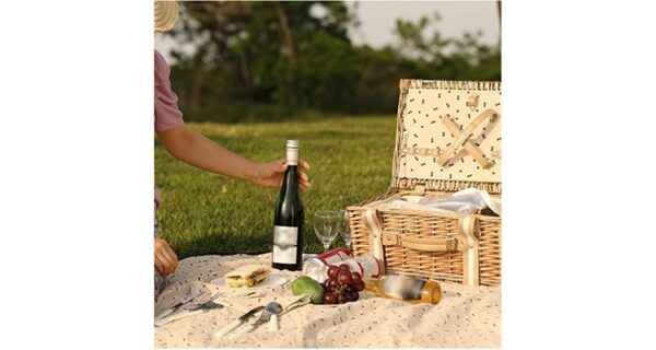 Dating anniversary gifts for her - Picnic basket