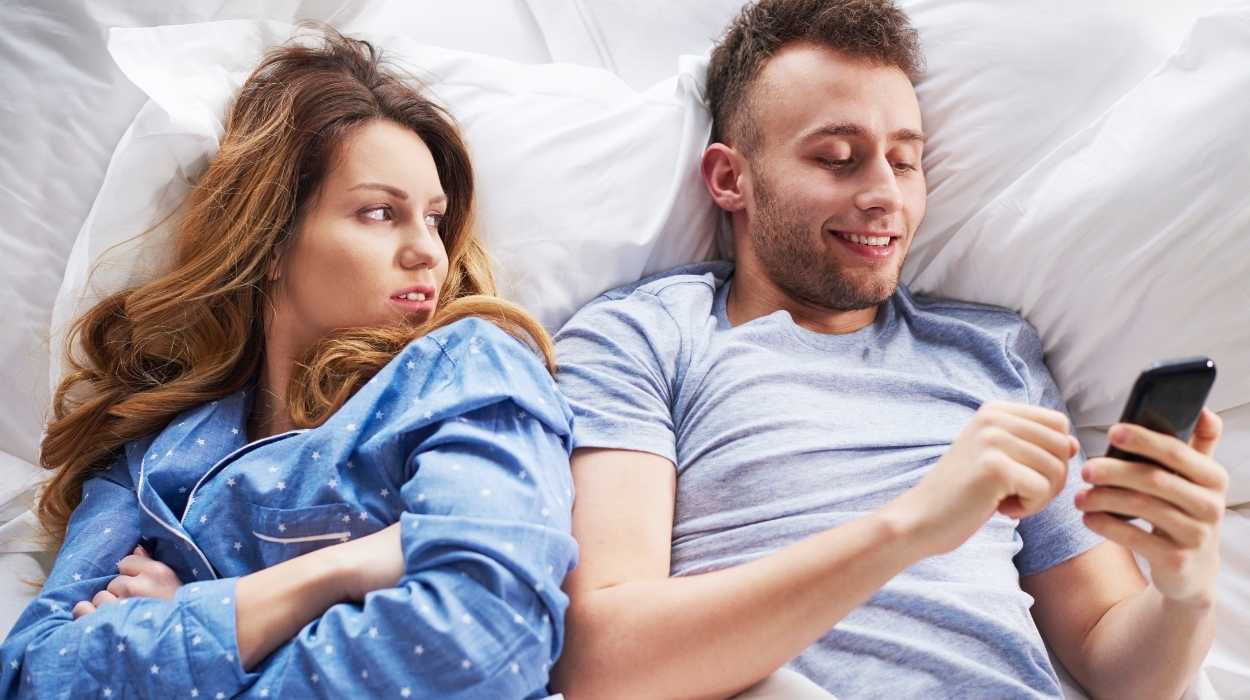 When Your Man Looks At Another Woman online
