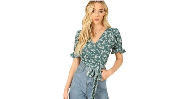 Coffee date outfit summer - High waist pencil pants and a cute top