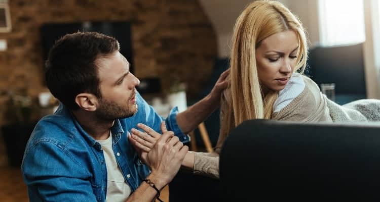 what are the signs that your ex is still in love with you