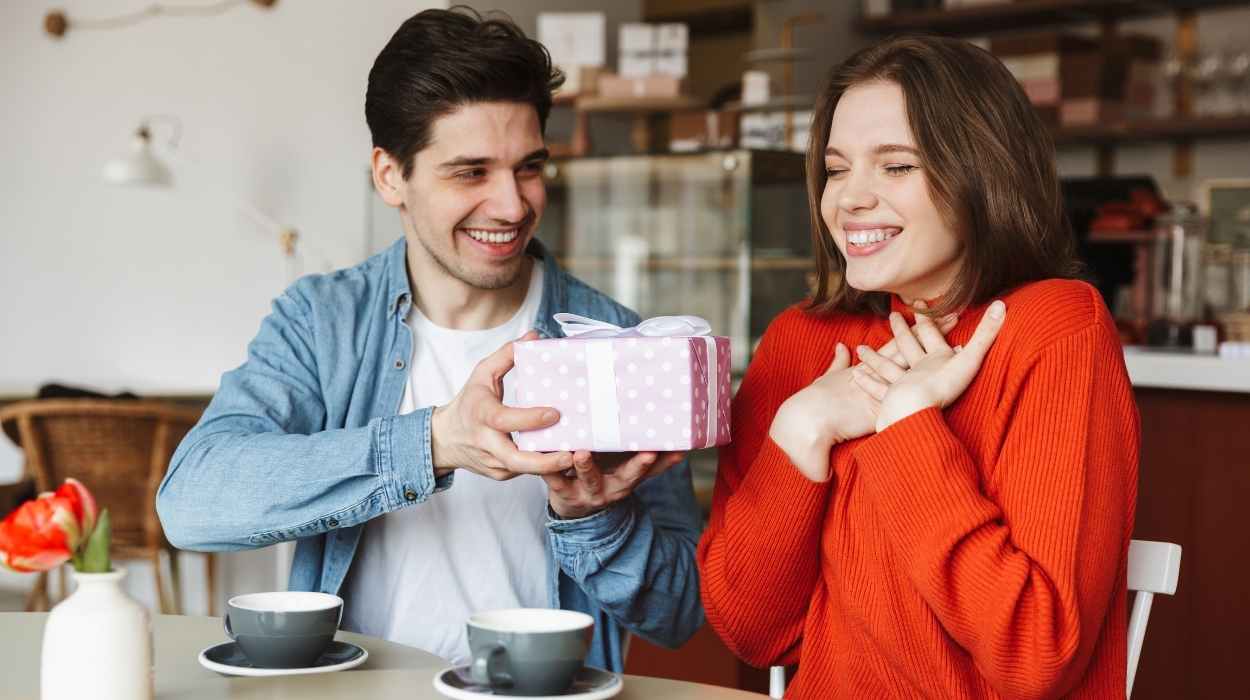 Dating a shy guy is full of surprises His gifts will move you