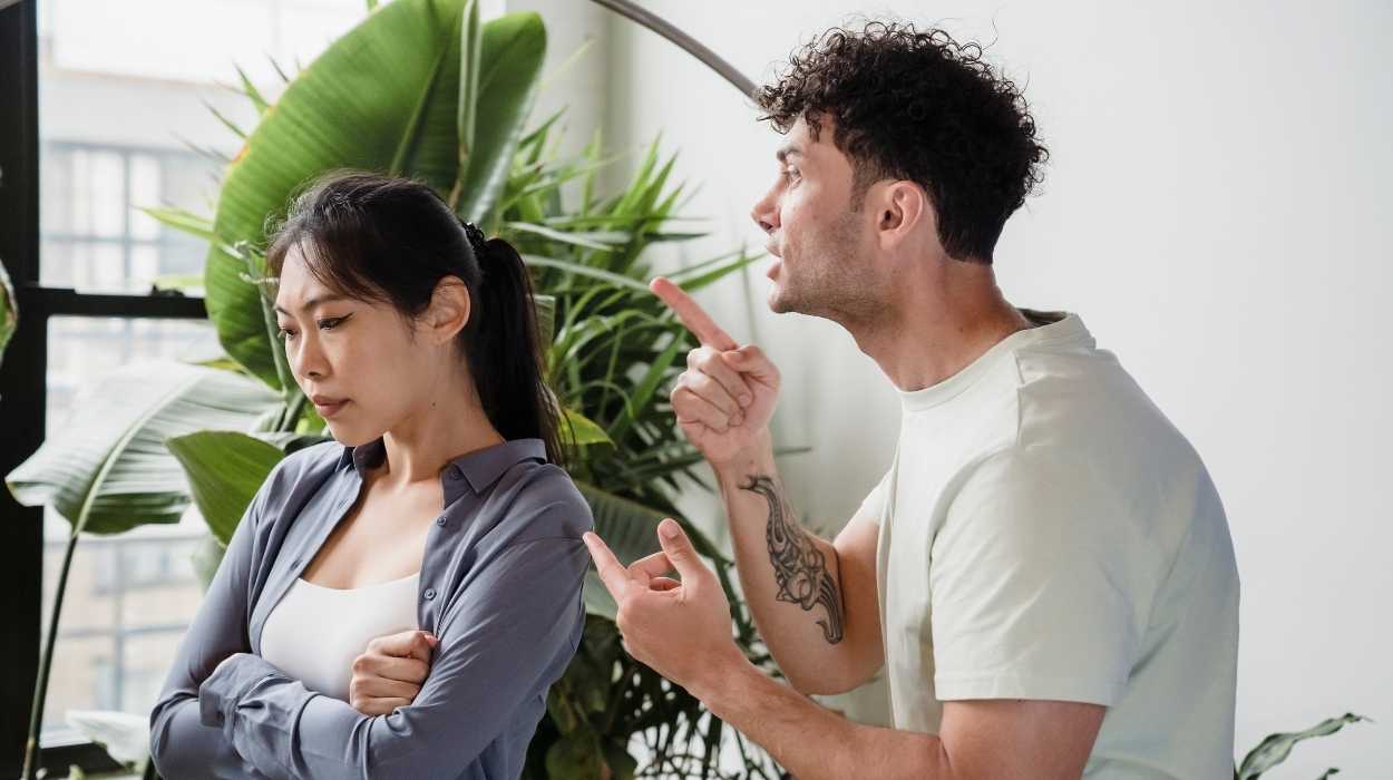signs he treats you badly